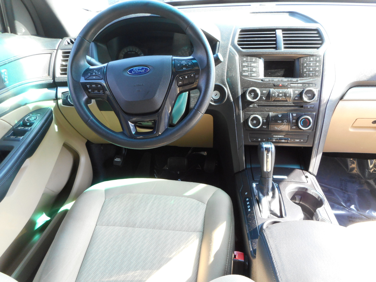 Ford Explorer Base FWD 2016