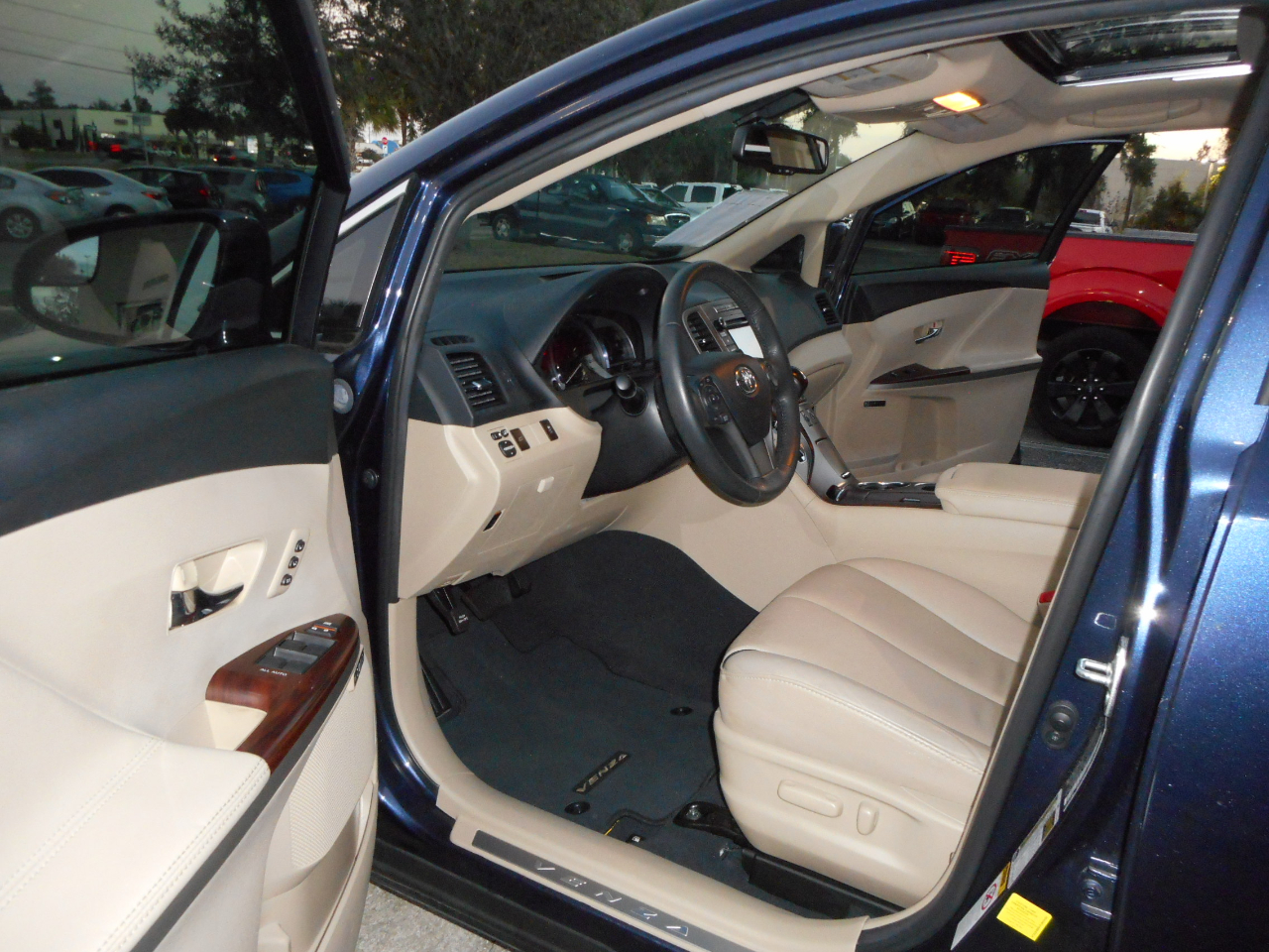 Toyota Venza XLE I4 FWD 2015