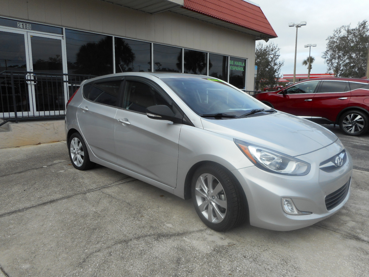 2013 Hyundai Accent SE 5-Door