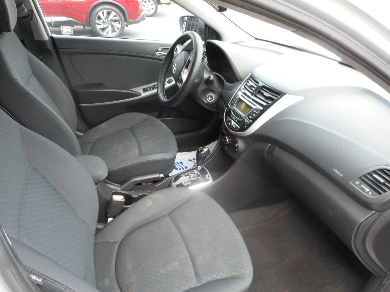 Hyundai Accent SE 5-Door 2013