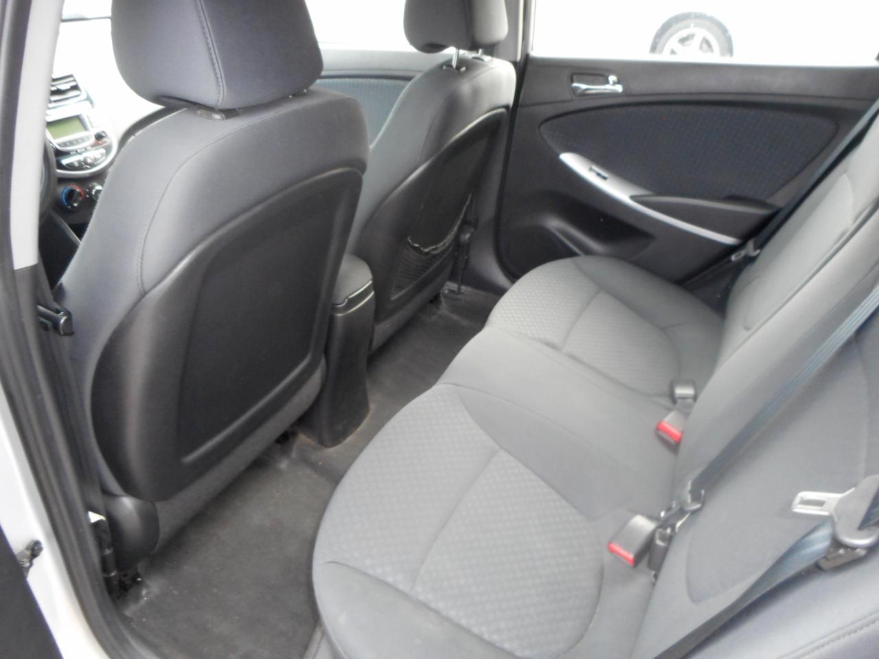 Hyundai Accent SE 5-Door 2013