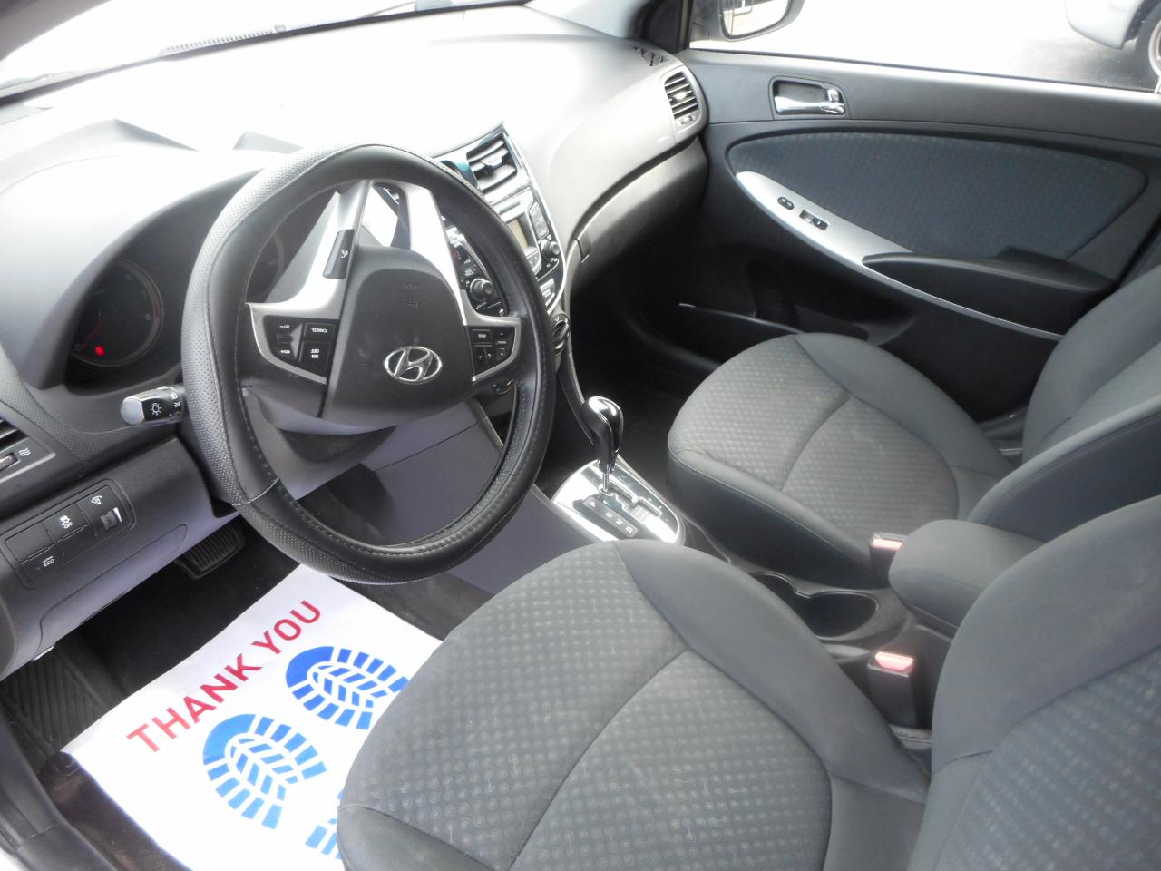 Hyundai Accent SE 5-Door 2013