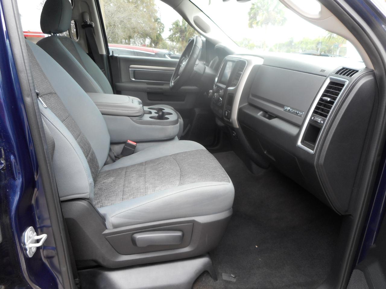 RAM 1500 Big Horn Crew Cab LWB 4WD 2017