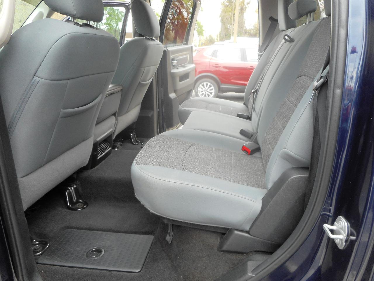 RAM 1500 Big Horn Crew Cab LWB 4WD 2017