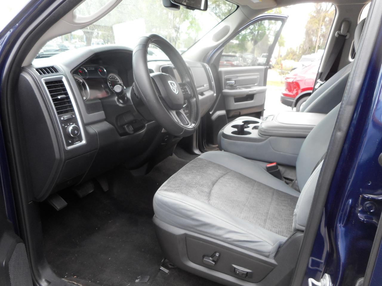 RAM 1500 Big Horn Crew Cab LWB 4WD 2017