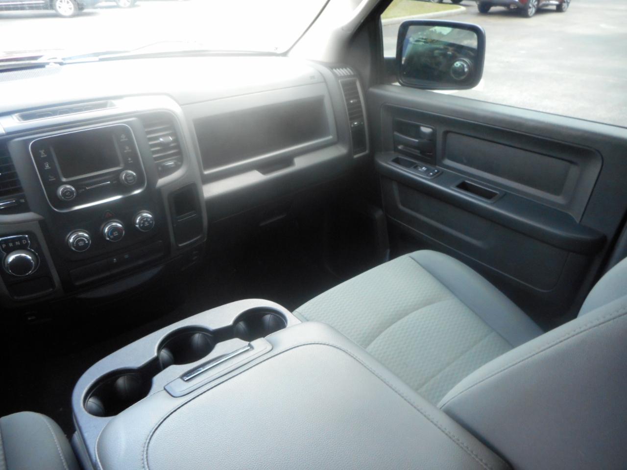 RAM 1500 Tradesman Quad Cab 2WD 2017