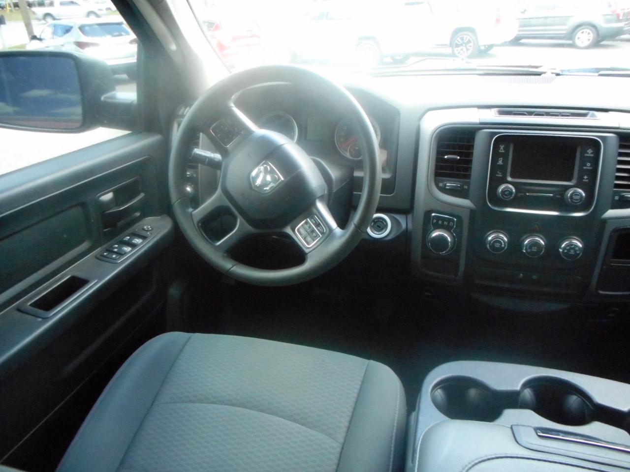 RAM 1500 Tradesman Quad Cab 2WD 2017