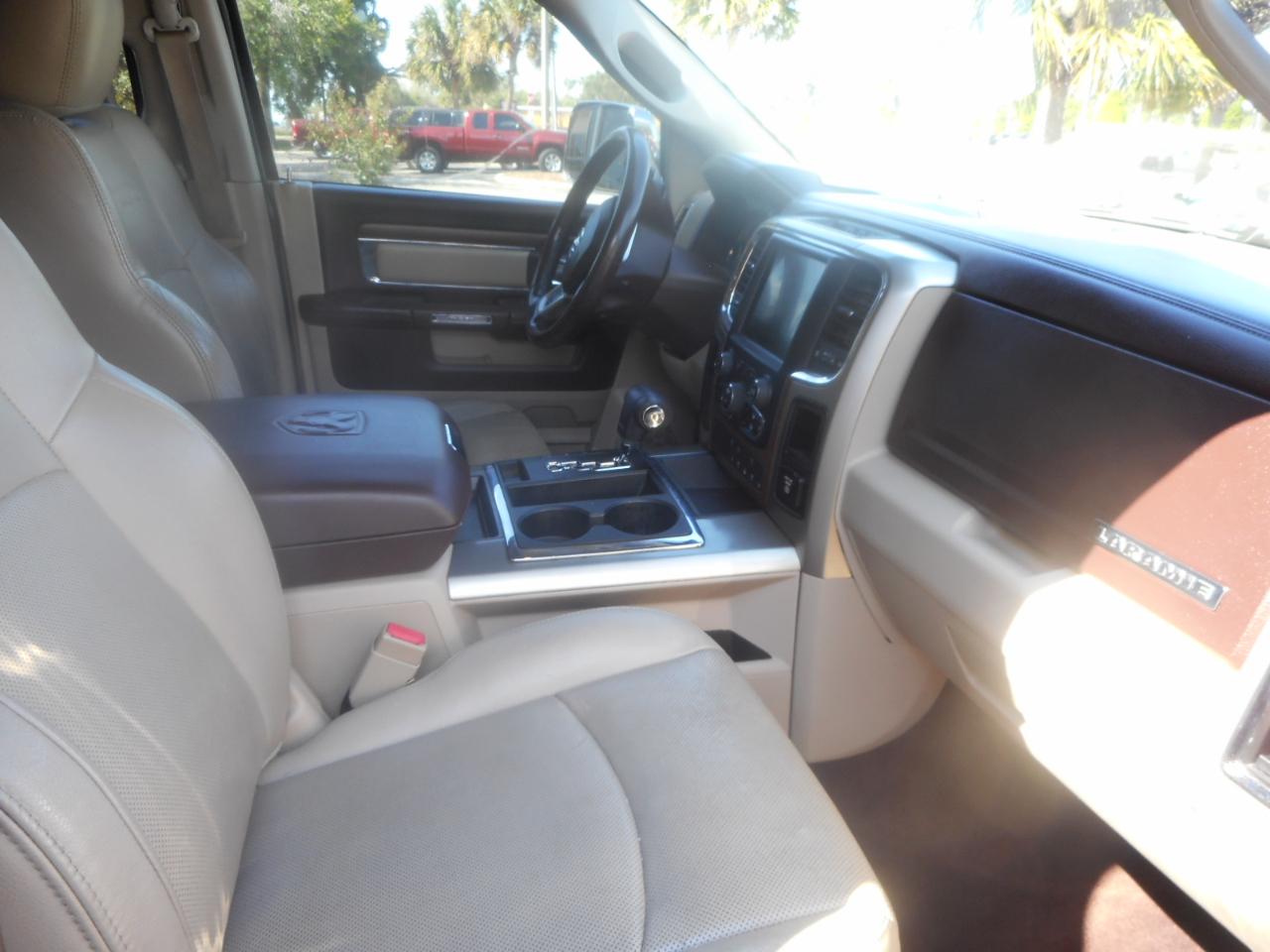 RAM 1500 Laramie Crew Cab SWB 2WD 2013