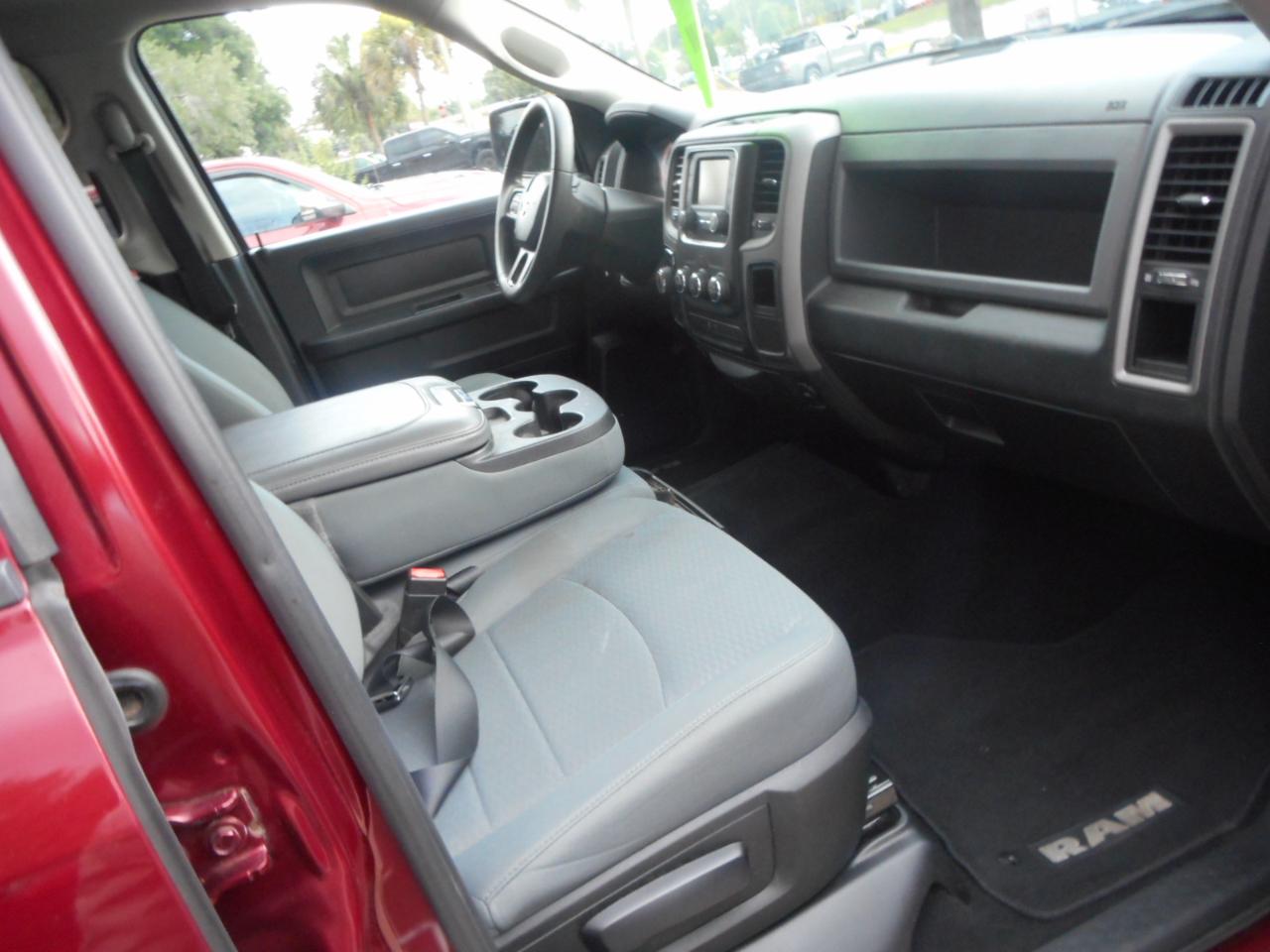 RAM 1500 Tradesman Crew Cab SWB 4WD 2018