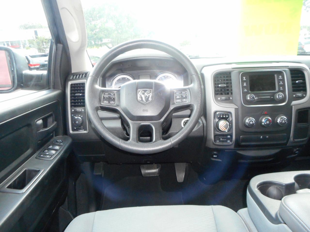 RAM 1500 Tradesman Crew Cab SWB 4WD 2018