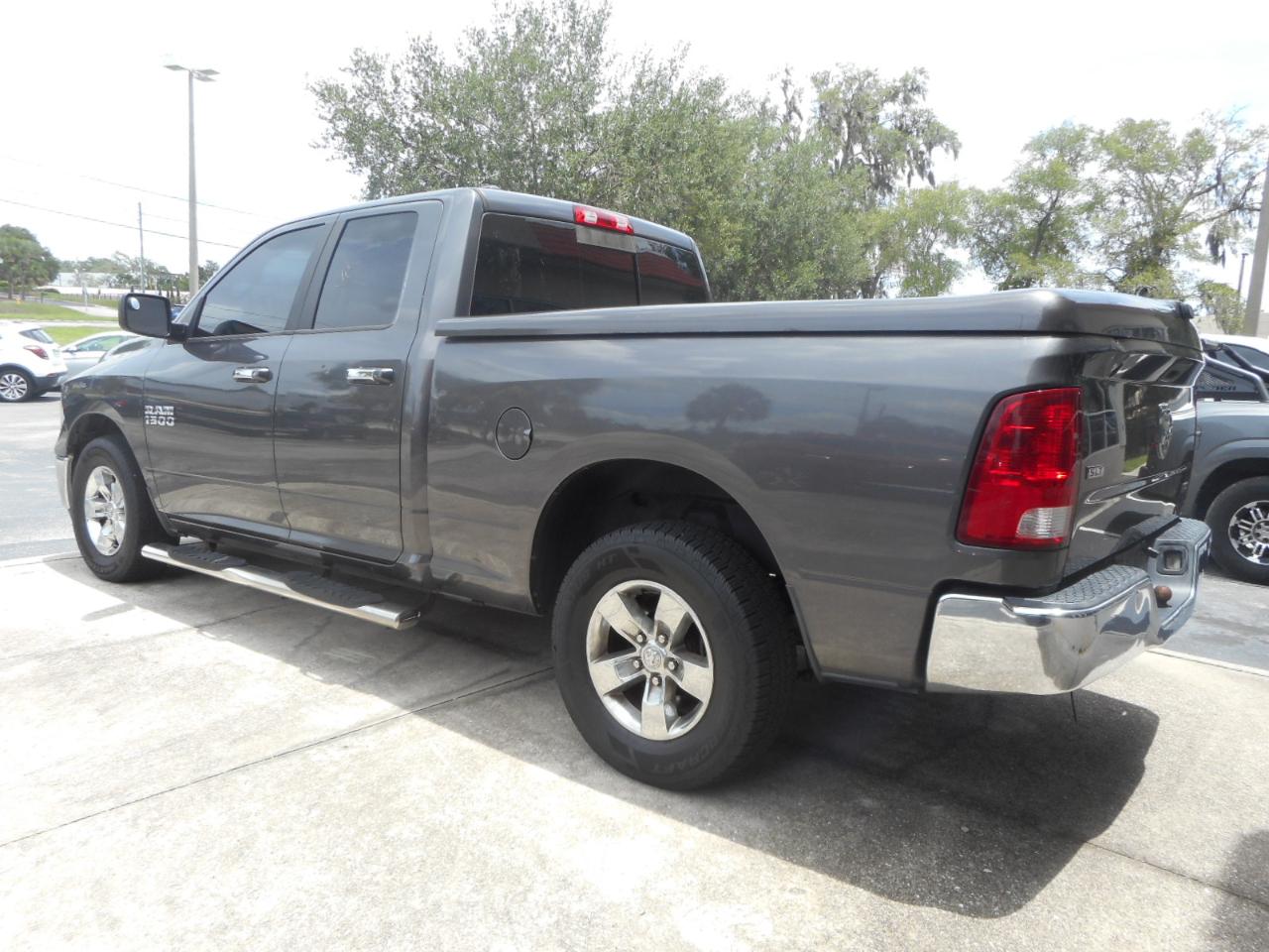 RAM 1500 SLT Quad Cab 2WD 2016