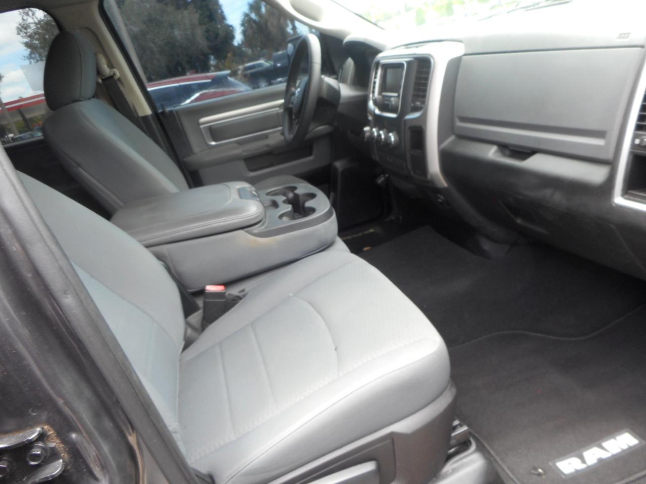 RAM 1500 SLT Quad Cab 2WD 2016