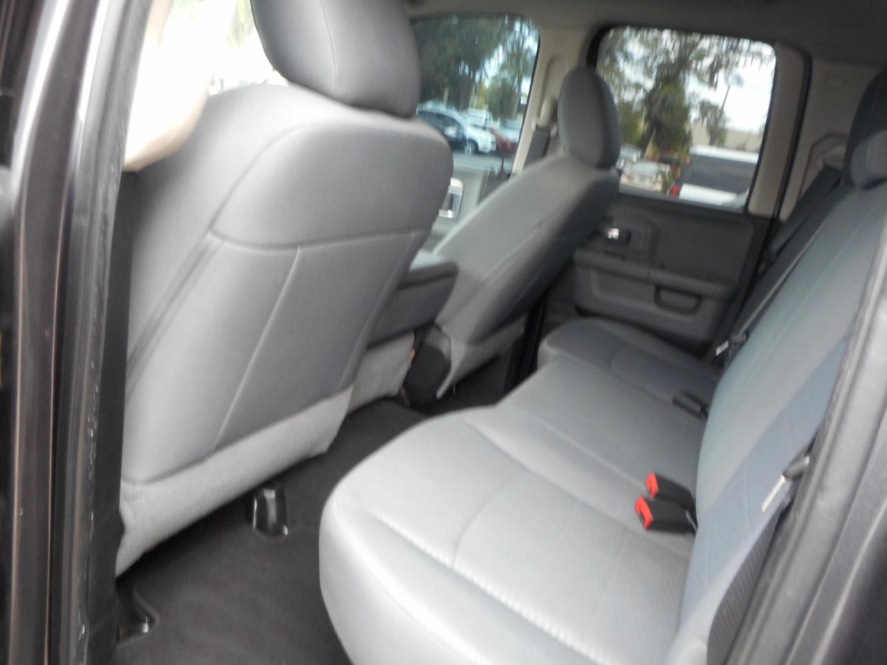 RAM 1500 SLT Quad Cab 2WD 2016