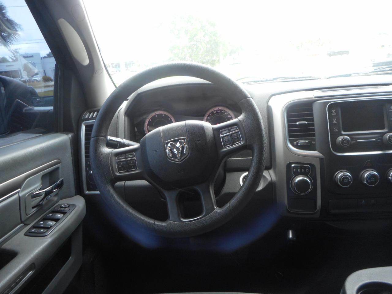 RAM 1500 SLT Quad Cab 2WD 2016