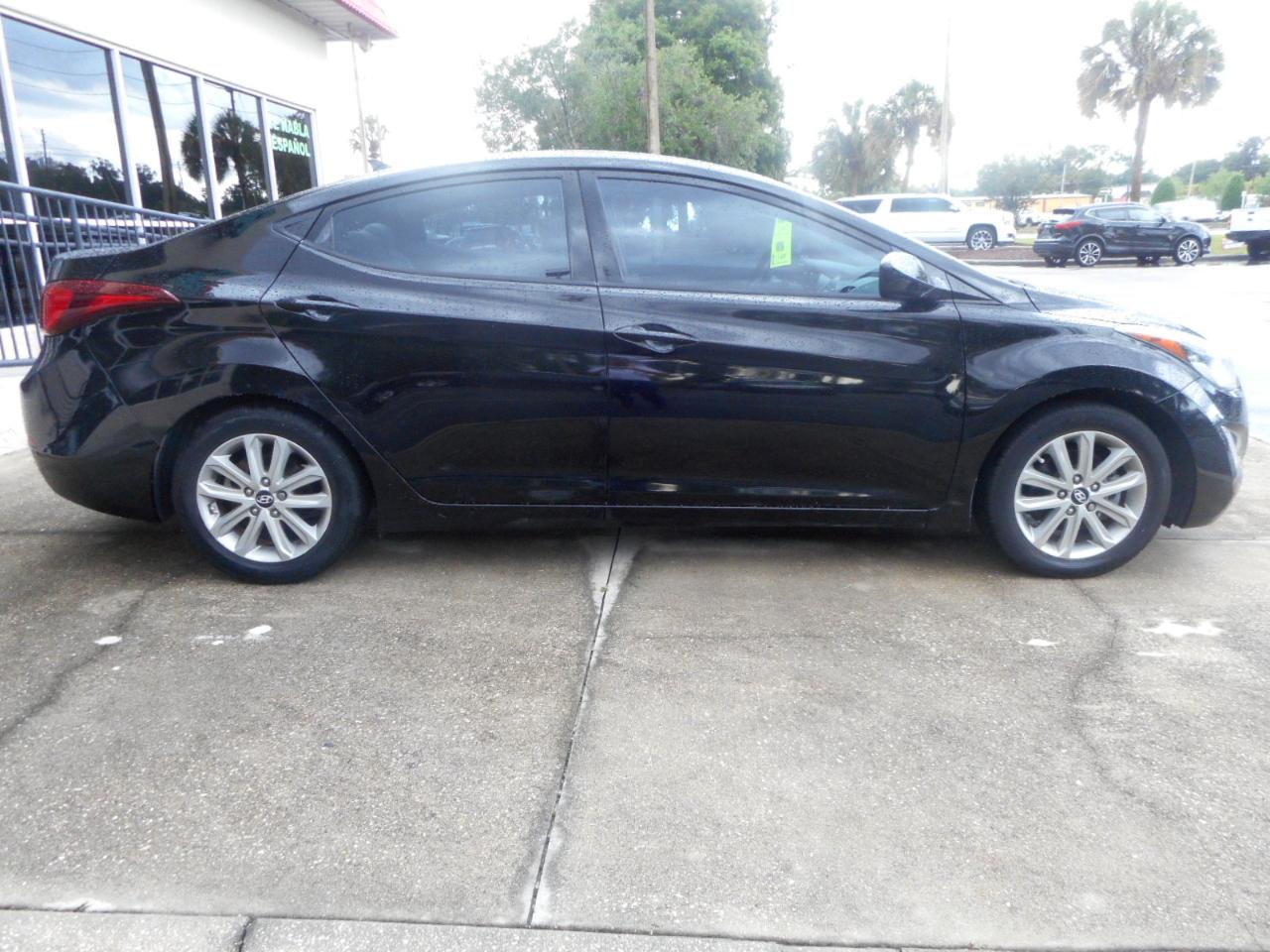 Hyundai Elantra SE 6AT 2015