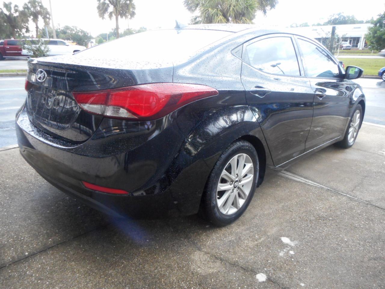 Hyundai Elantra SE 6AT 2015
