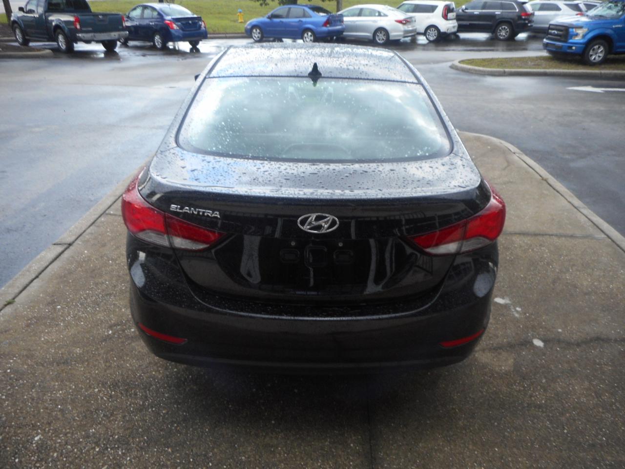 Hyundai Elantra SE 6AT 2015