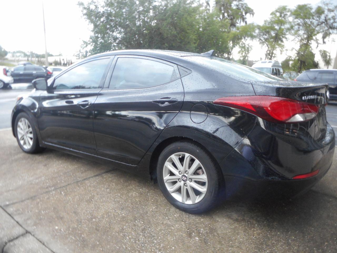 Hyundai Elantra SE 6AT 2015