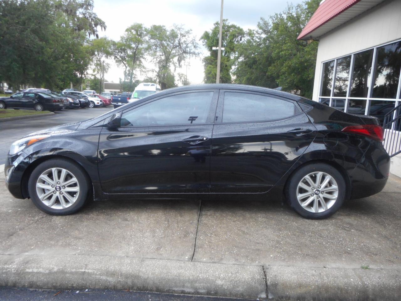 Hyundai Elantra SE 6AT 2015