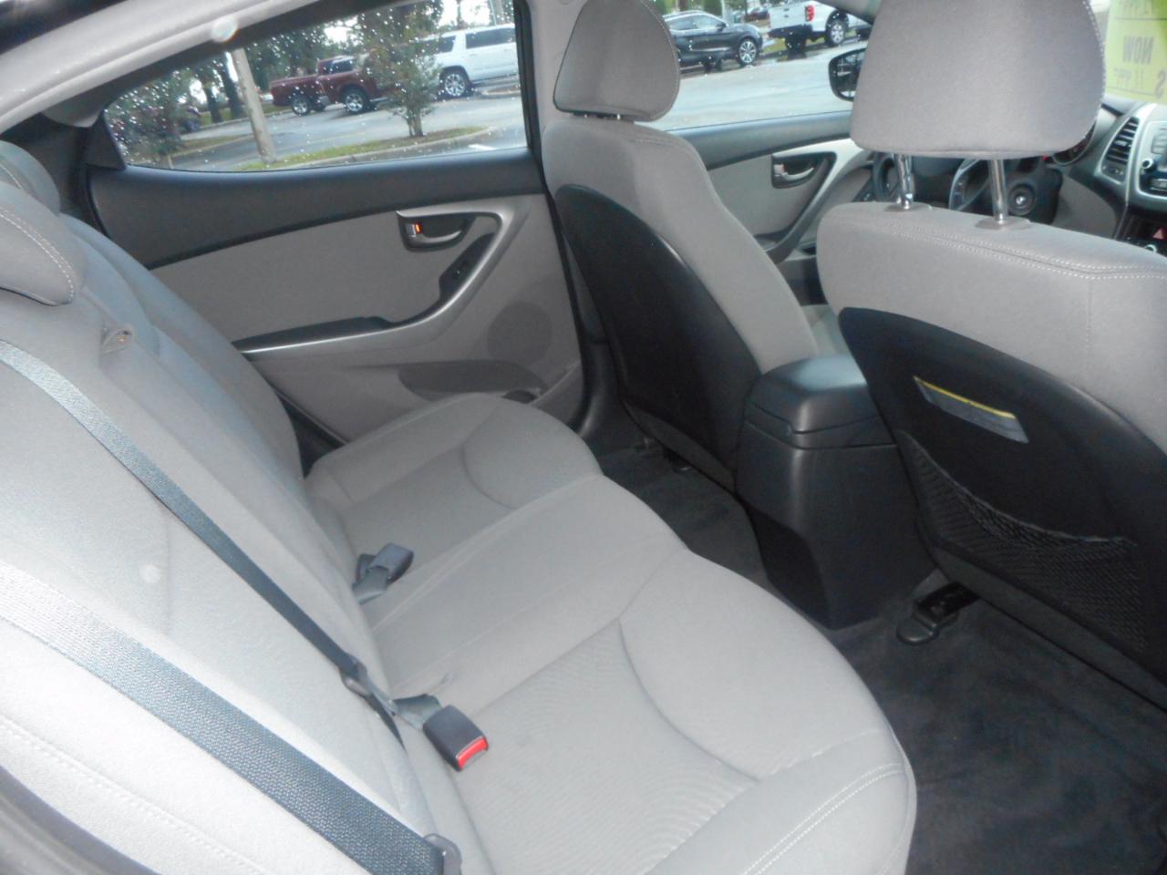Hyundai Elantra SE 6AT 2015