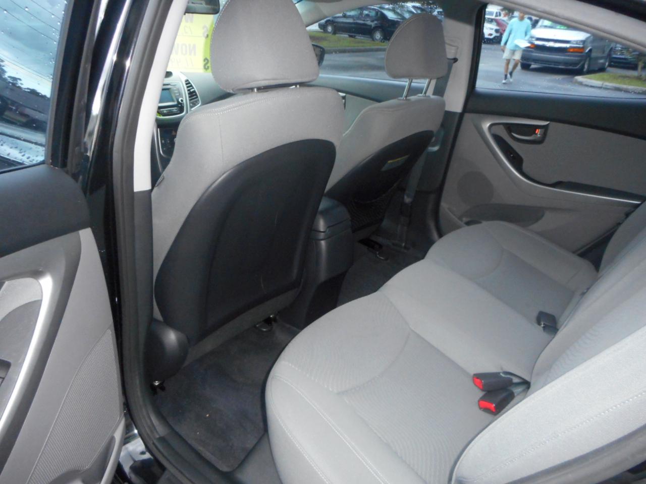 Hyundai Elantra SE 6AT 2015