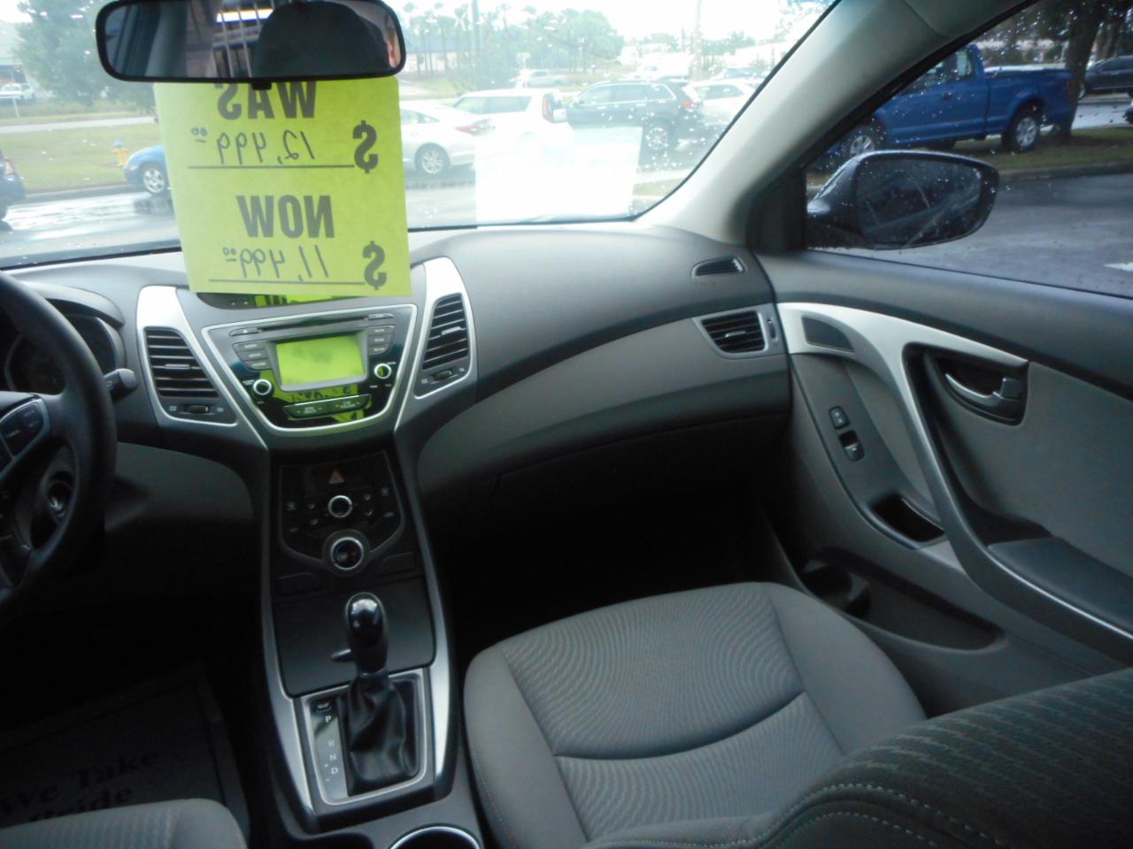 Hyundai Elantra SE 6AT 2015
