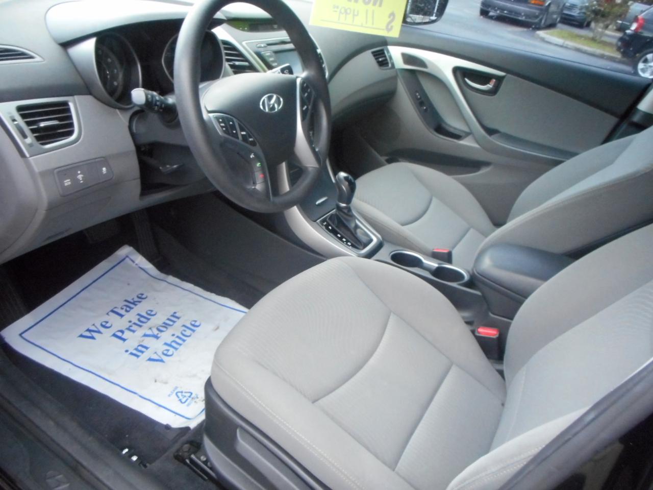 Hyundai Elantra SE 6AT 2015