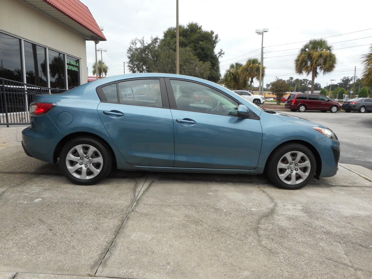Mazda MAZDA3 i Sport 4-Door 2011