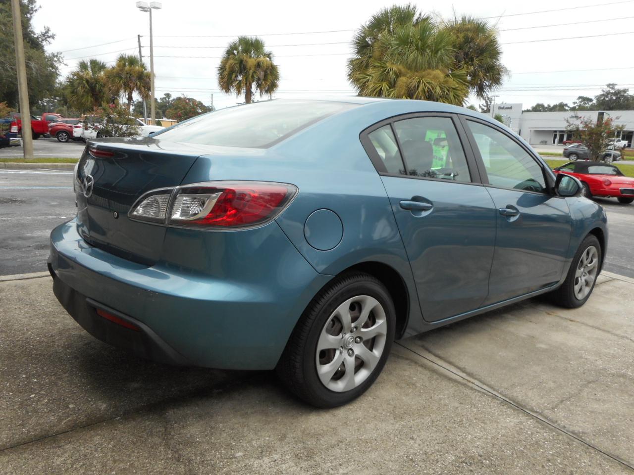 Mazda MAZDA3 i Sport 4-Door 2011