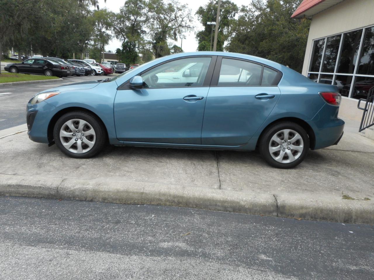 Mazda MAZDA3 i Sport 4-Door 2011