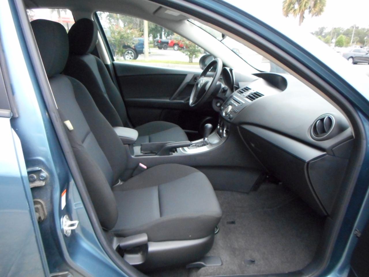 Mazda MAZDA3 i Sport 4-Door 2011