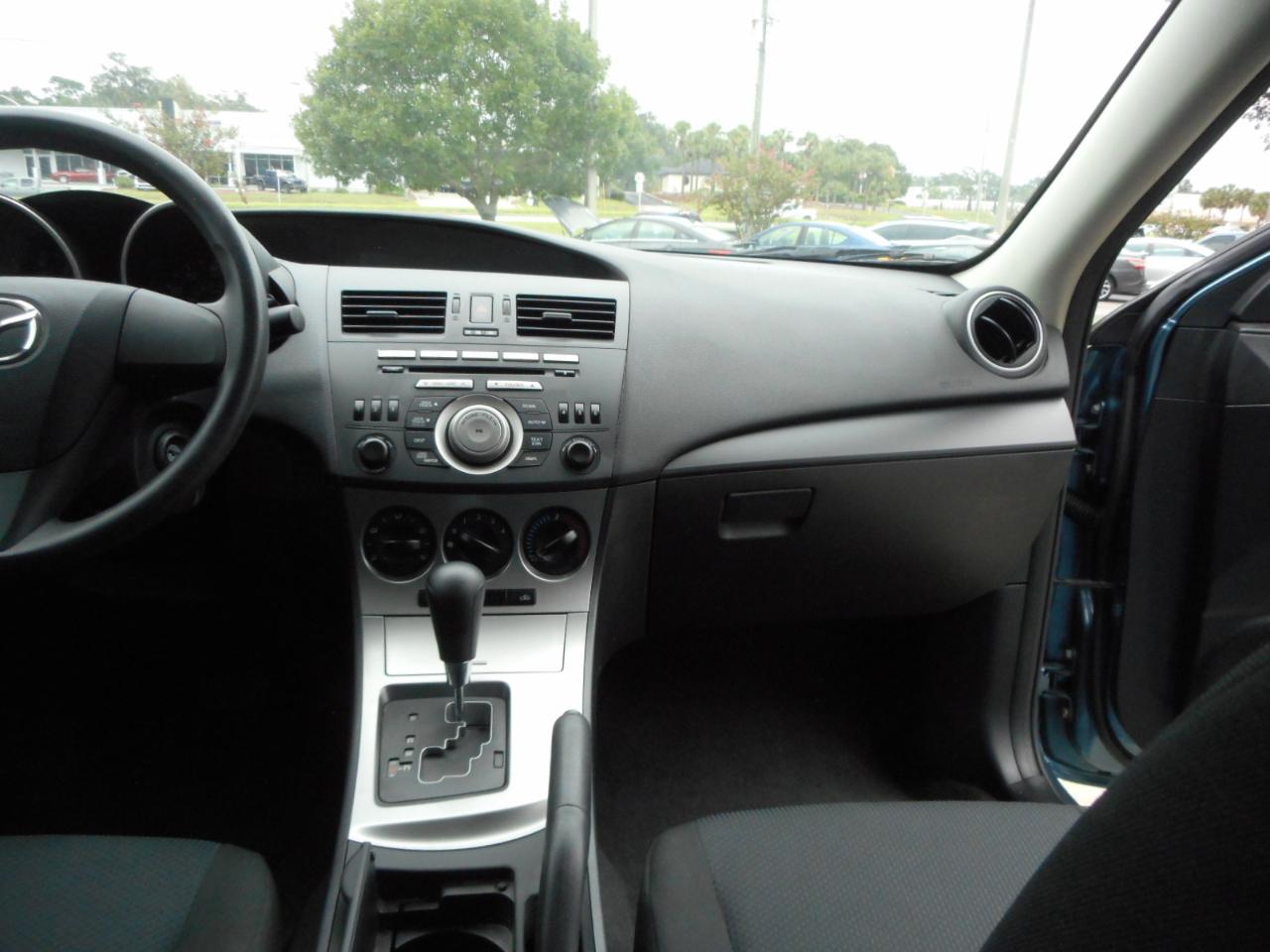Mazda MAZDA3 i Sport 4-Door 2011