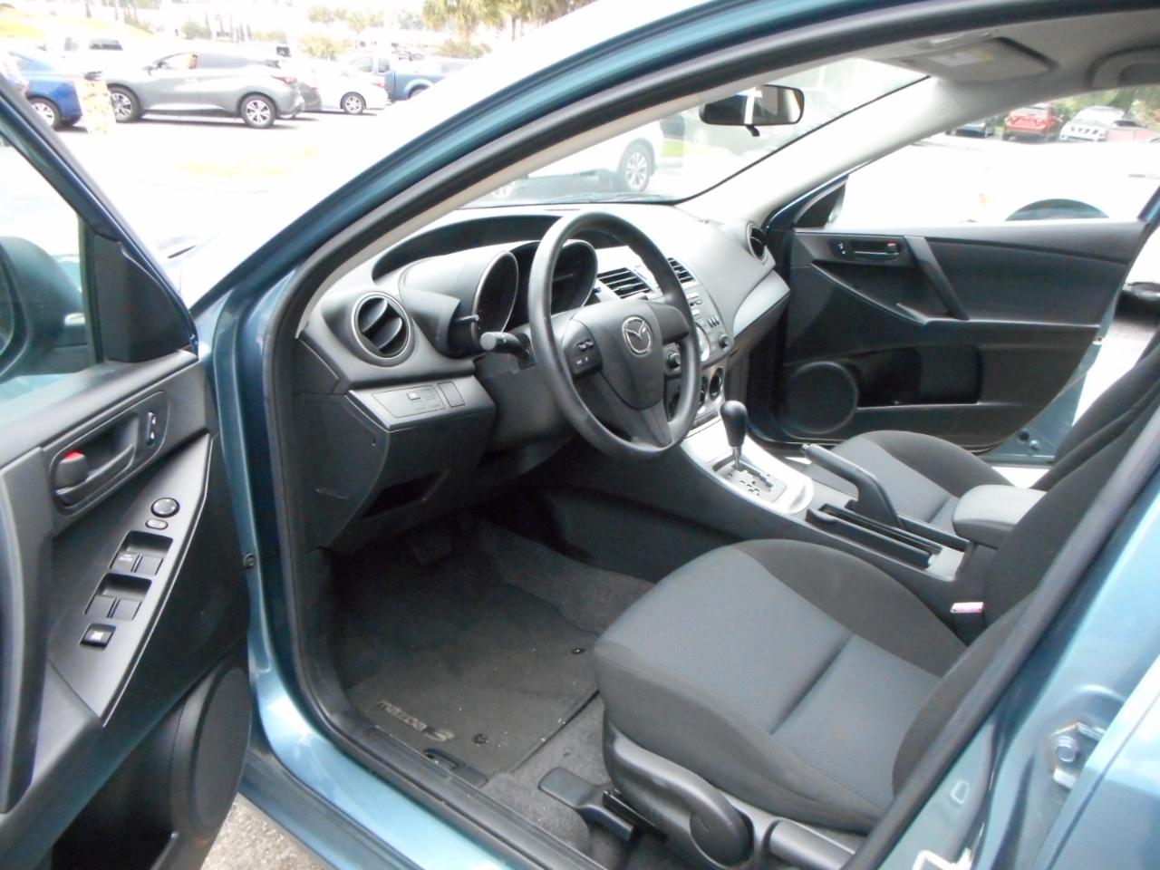 Mazda MAZDA3 i Sport 4-Door 2011