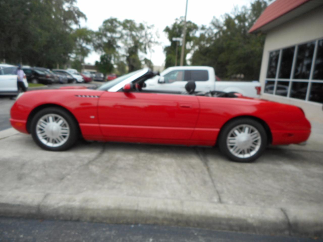 Ford Thunderbird Deluxe 2002