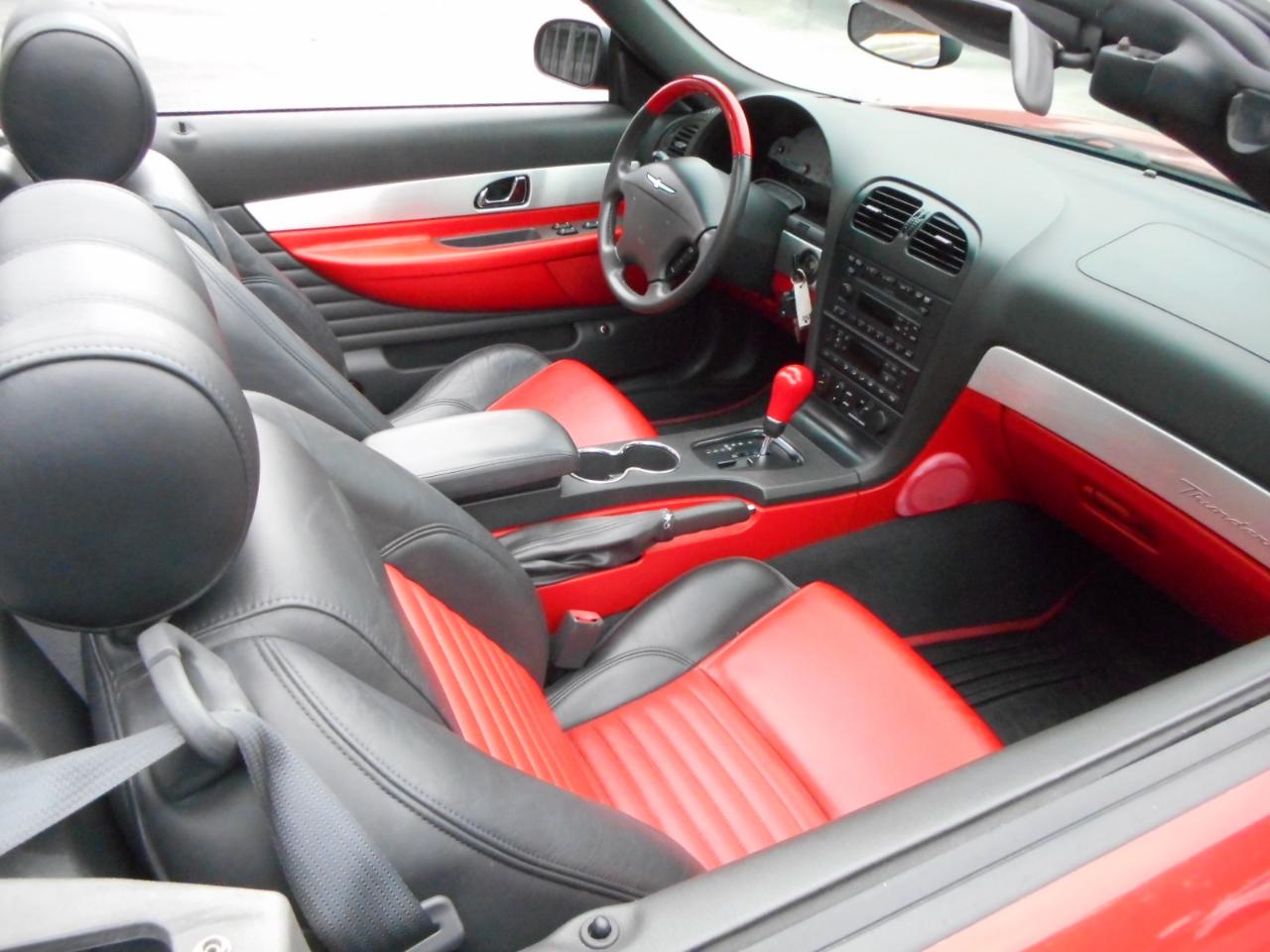 Ford Thunderbird Deluxe 2002