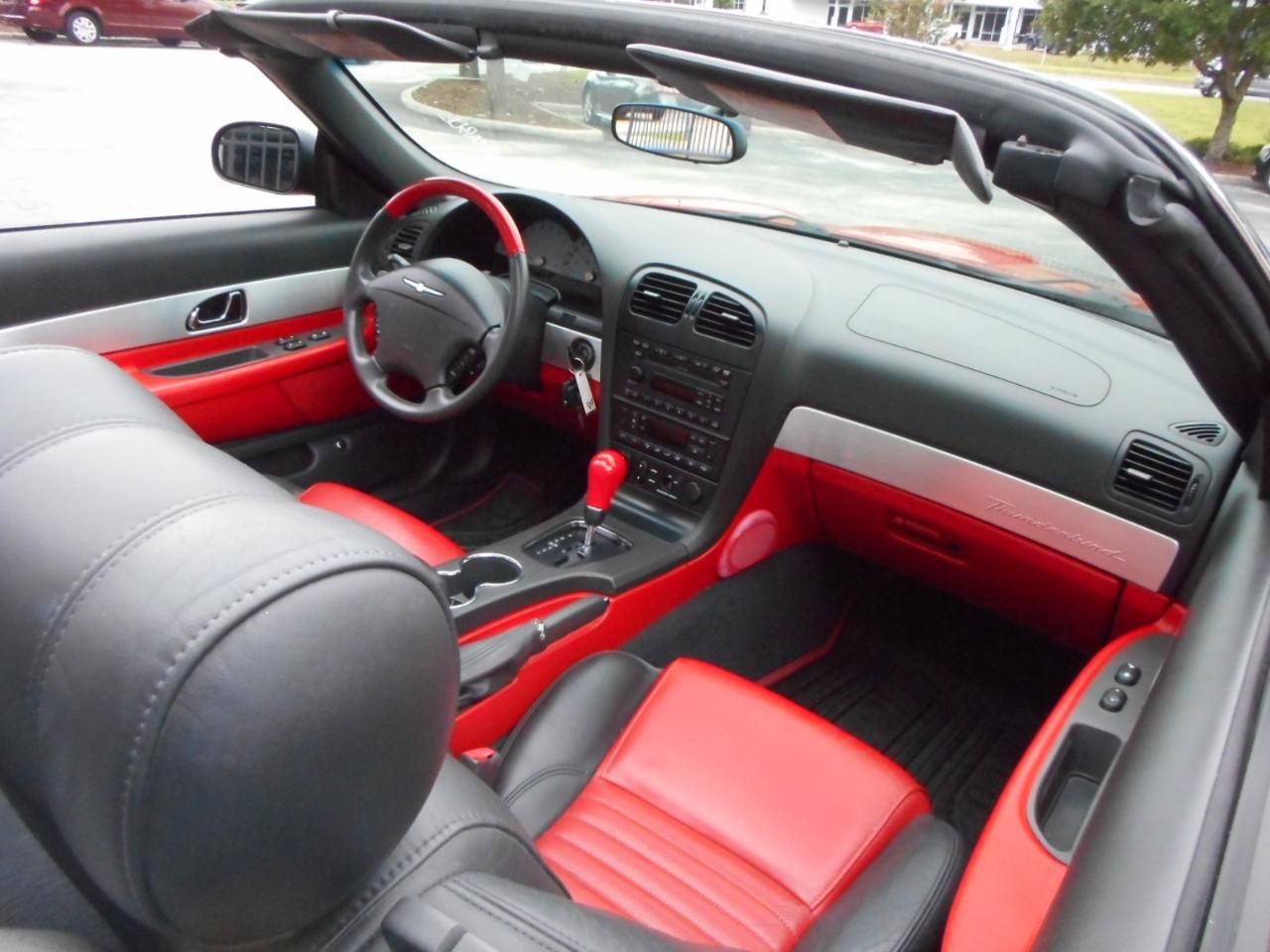 Ford Thunderbird Deluxe 2002