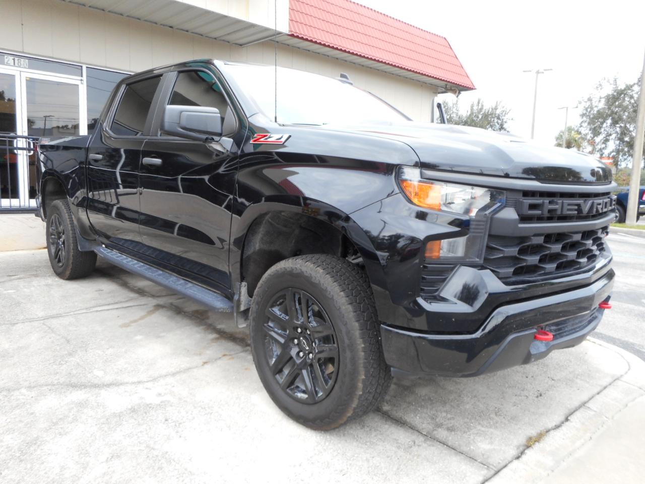 Chevrolet Silverado 1500 Trail Boss Custom Crew Cab 4WD 2023