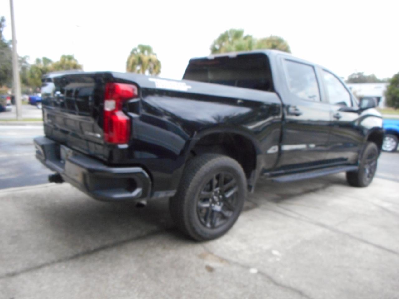 Chevrolet Silverado 1500 Trail Boss Custom Crew Cab 4WD 2023