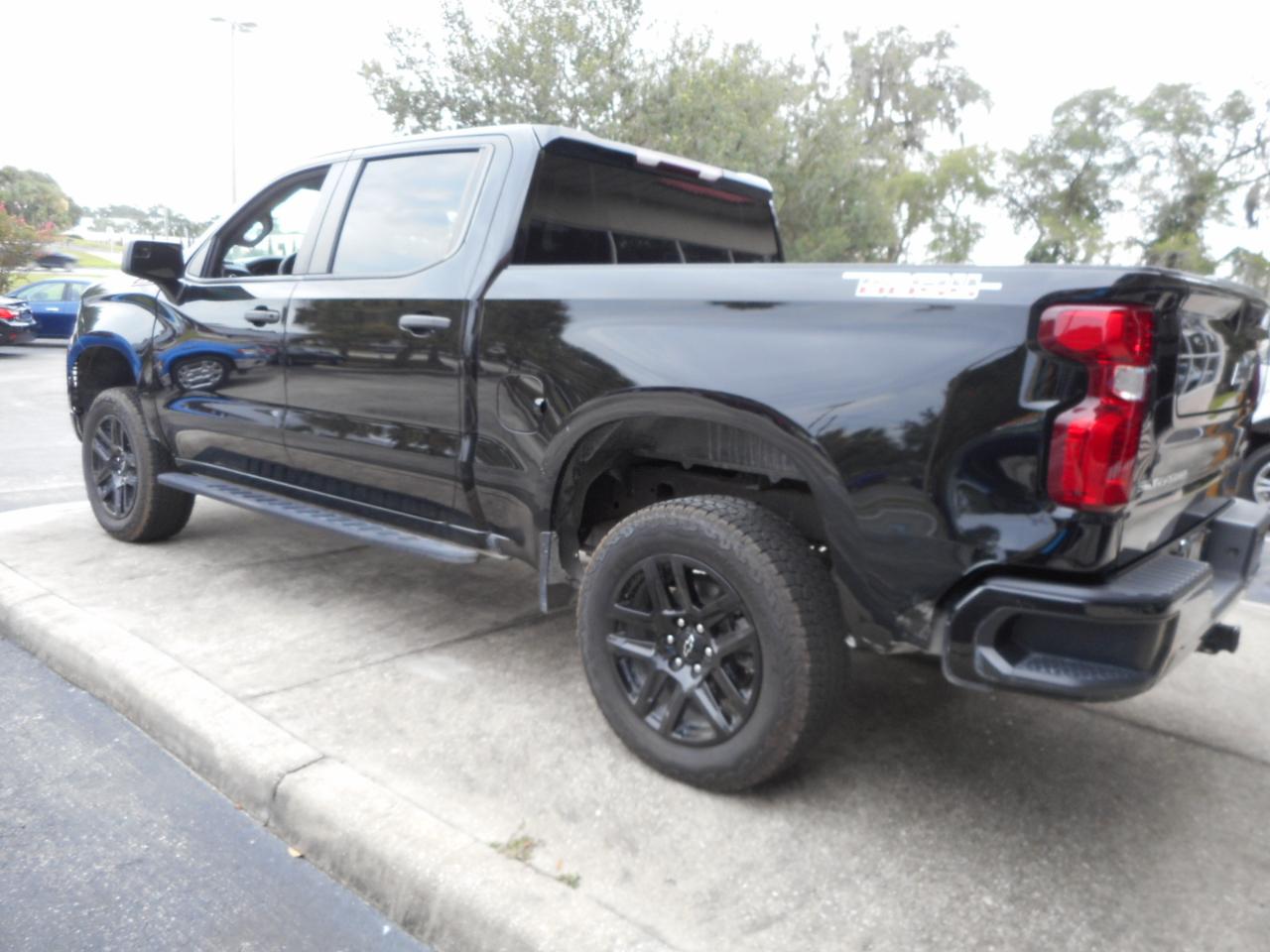 Chevrolet Silverado 1500 Trail Boss Custom Crew Cab 4WD 2023