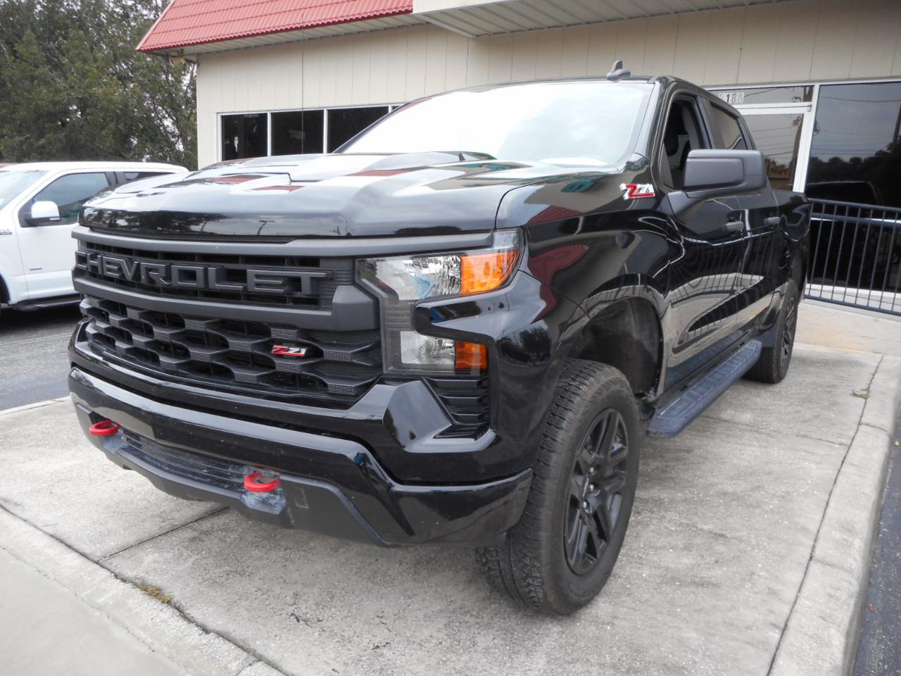 Chevrolet Silverado 1500 Trail Boss Custom Crew Cab 4WD 2023