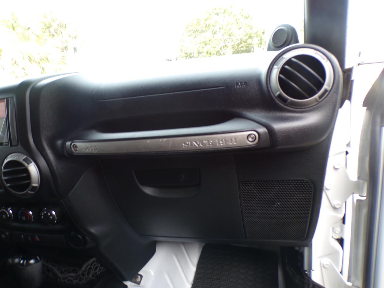 Jeep Wrangler Sport 4WD 2012