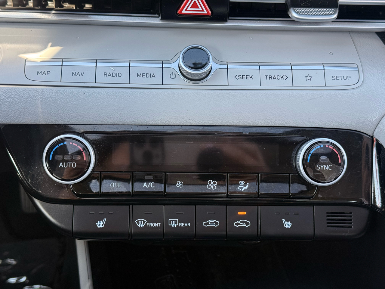 Hyundai Elantra Limited 2023