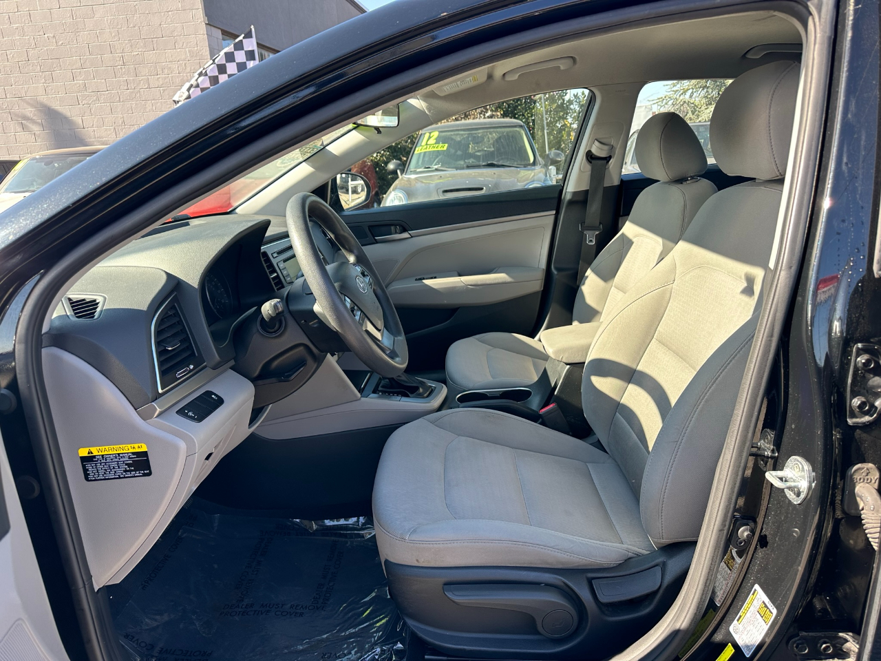 Hyundai Elantra SE 6AT 2018 Hyundai Elantra SE 6AT 2018