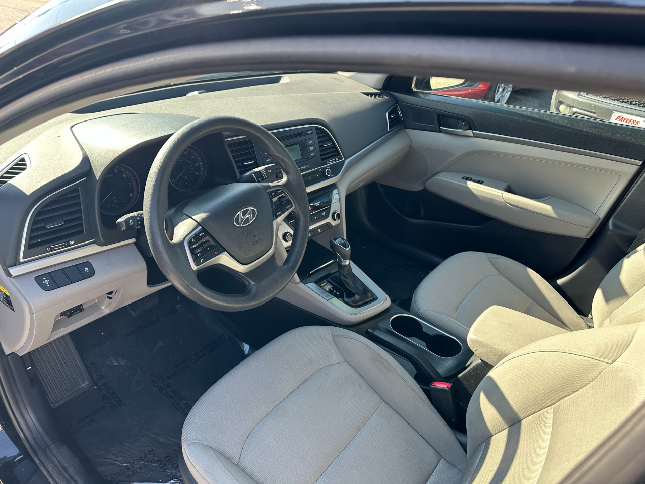 Hyundai Elantra SE 6AT 2018 Hyundai Elantra SE 6AT 2018