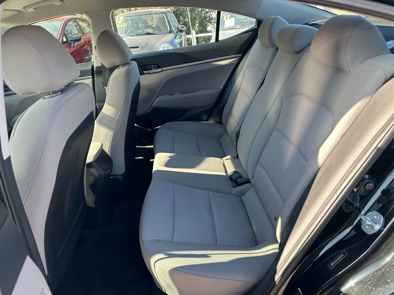 Hyundai Elantra SE 6AT 2018 Hyundai Elantra SE 6AT 2018