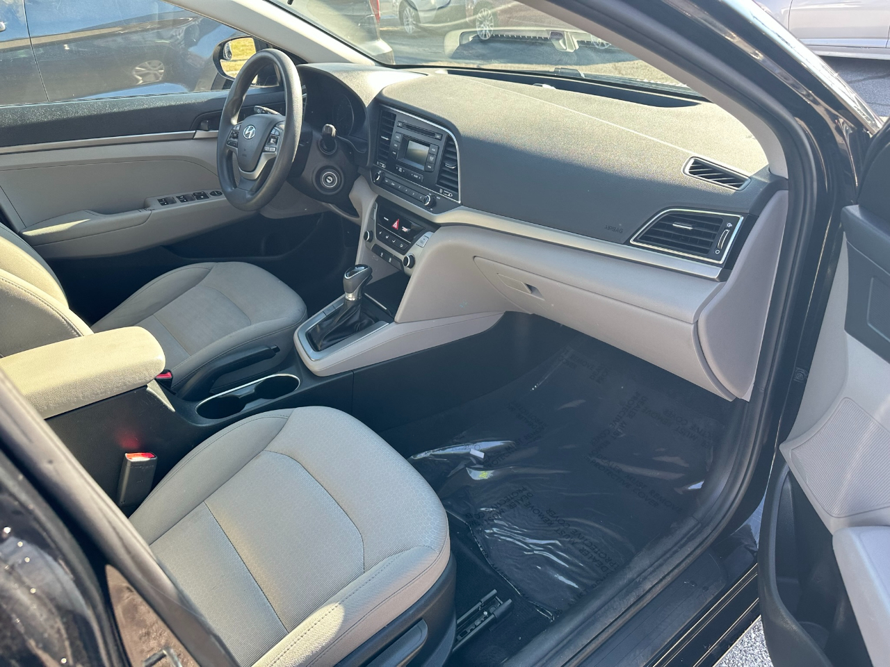 Hyundai Elantra SE 6AT 2018 Hyundai Elantra SE 6AT 2018