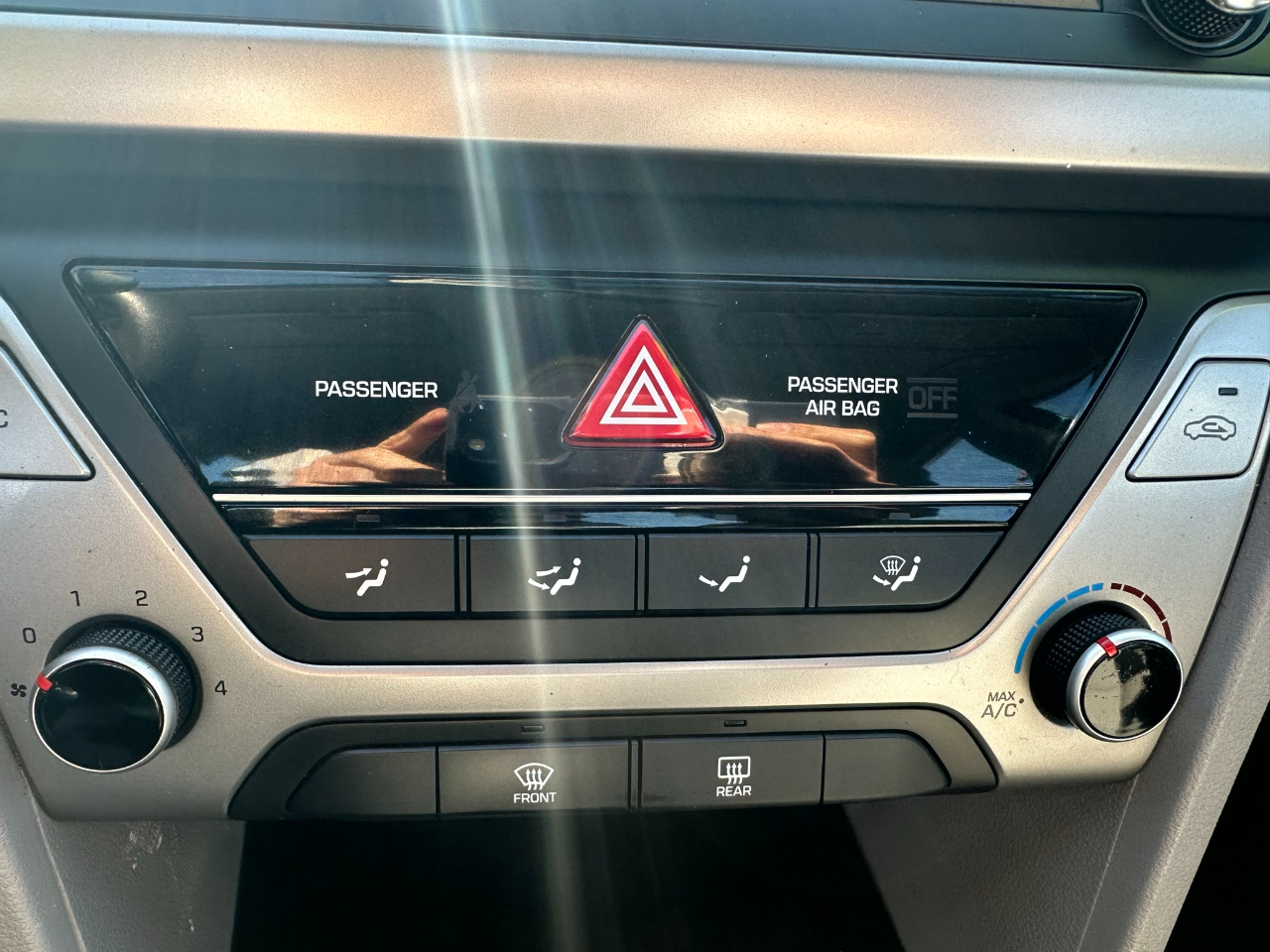 Hyundai Elantra SE 6AT 2018 Hyundai Elantra SE 6AT 2018