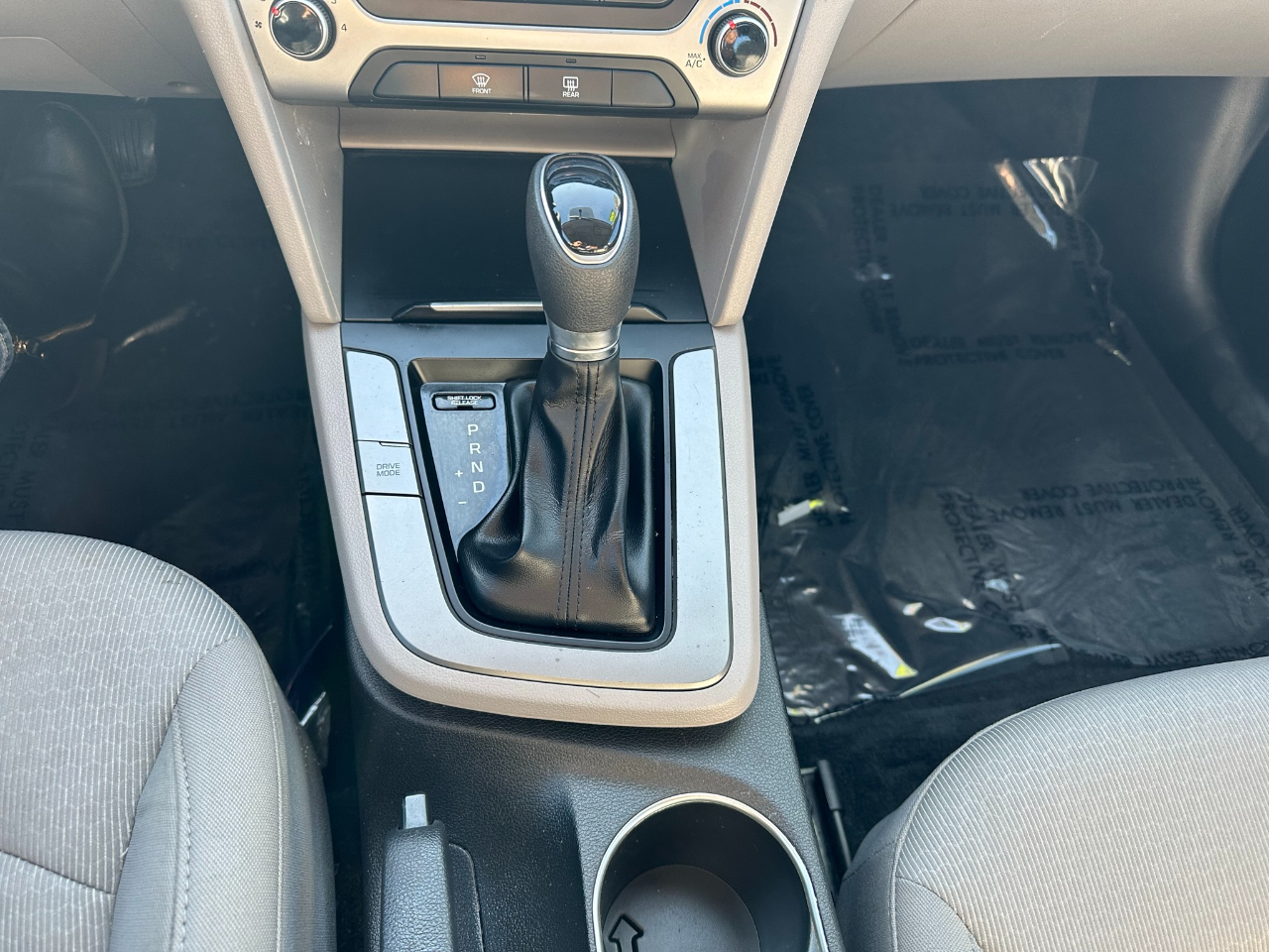 Hyundai Elantra SE 6AT 2018 Hyundai Elantra SE 6AT 2018