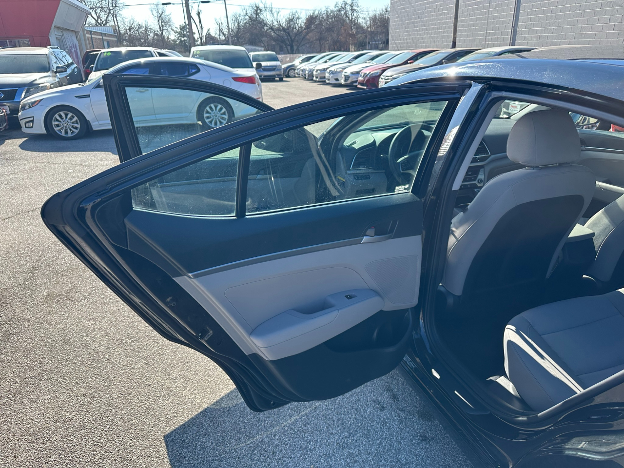 Hyundai Elantra SE 6AT 2018 Hyundai Elantra SE 6AT 2018