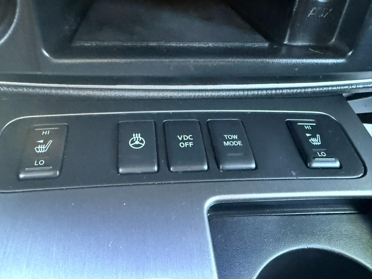 Nissan Armada Platinum 2WD 2011